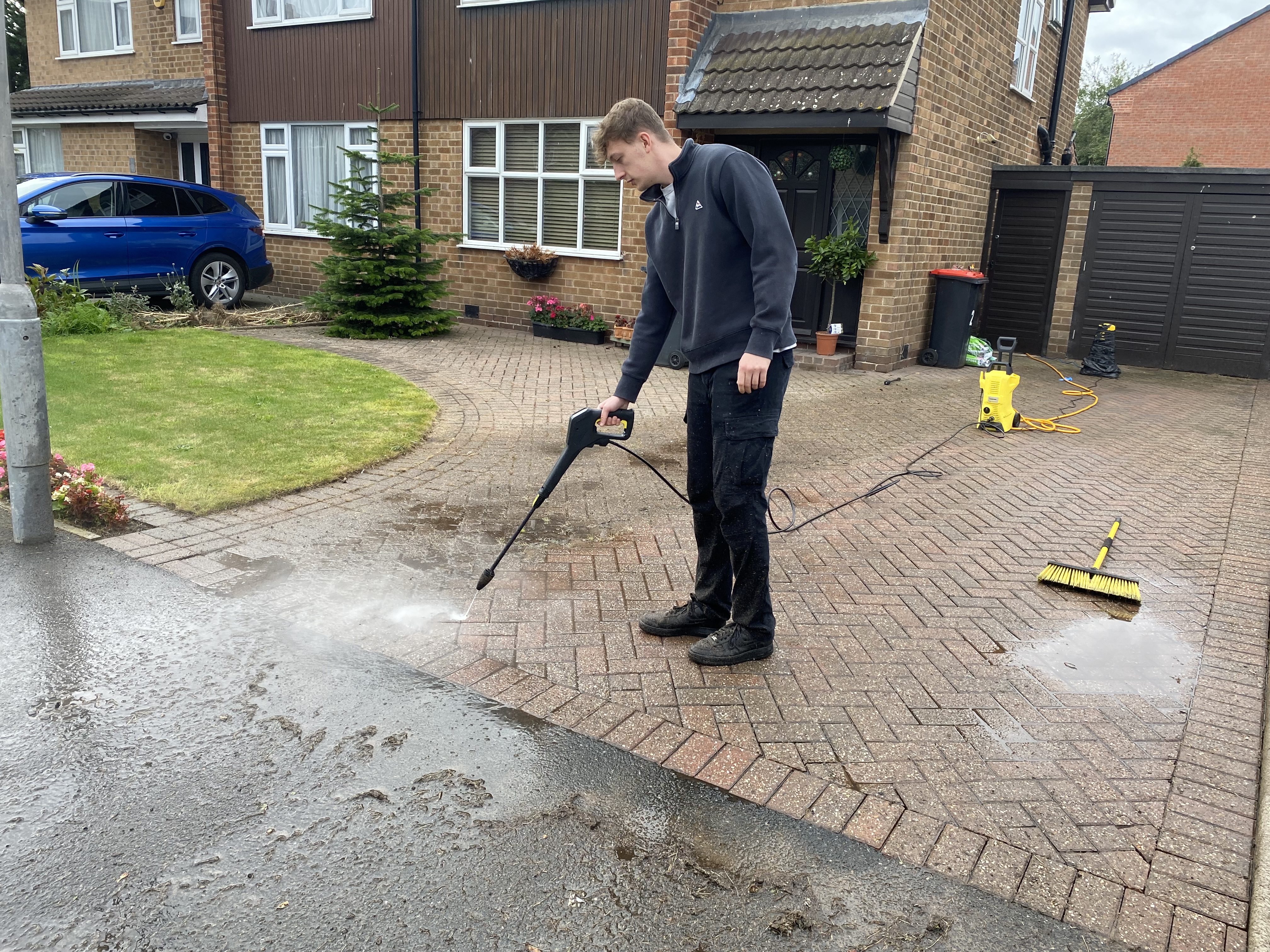 Driveway jet washing
